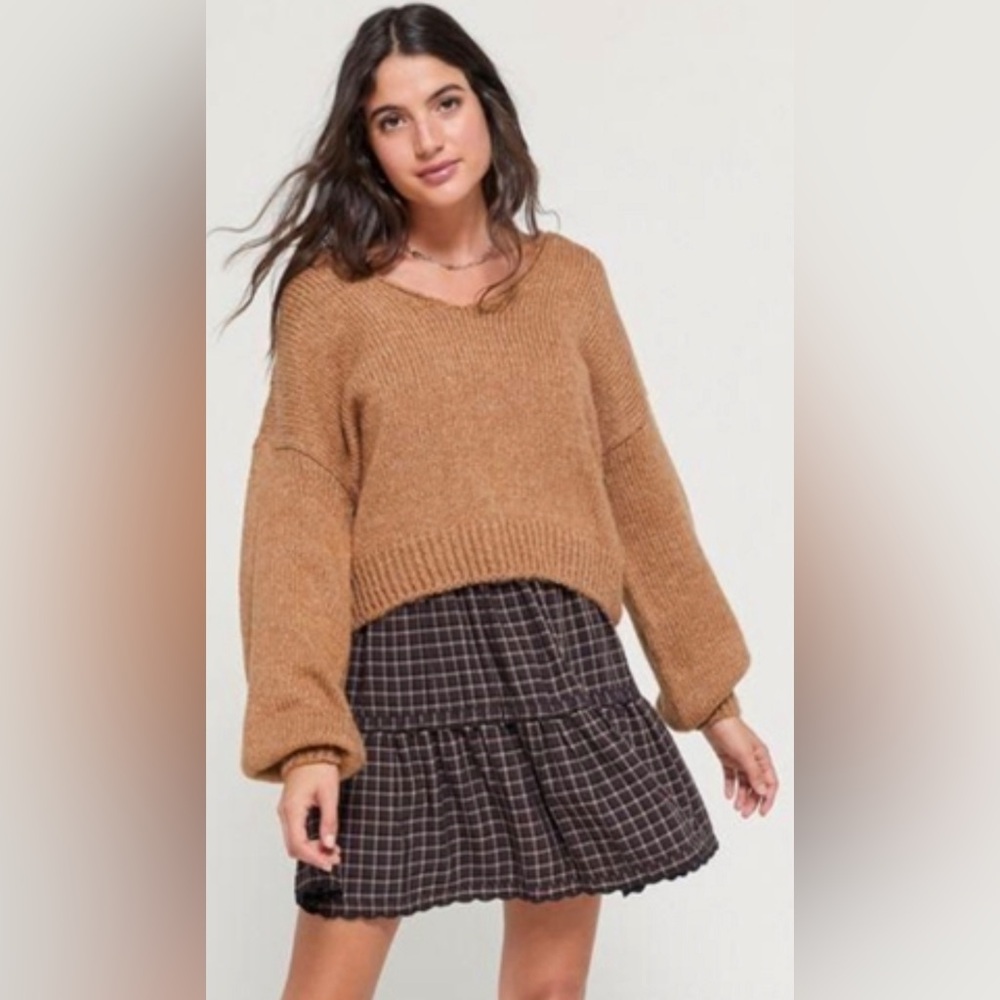 Urban Outfitters Mia Drop Shoulder V Neck Chunky Knit Sweater Camel Tan Size S